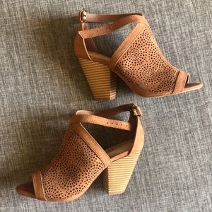 JustFab Dress Sandals (Size: 6.5)